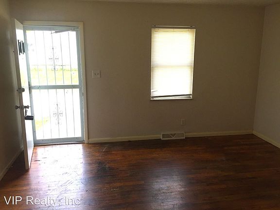 3rd image of 393 Clarendon Ave #393