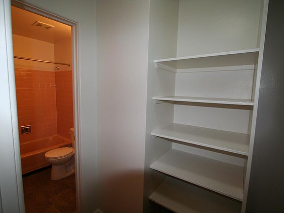 5th image of 909 N Pearl St APT 403