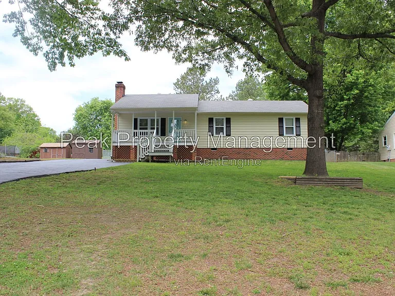 6452 Lakeway Dr — Photo 1