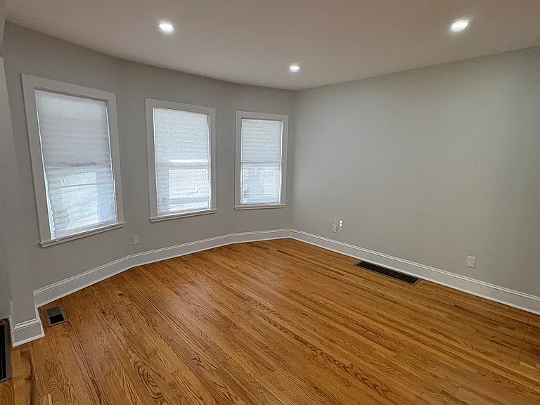 172 Swanson Ave — Photo 8