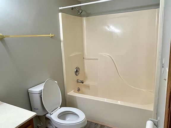 4th image of 2650 Sunset Ln #1