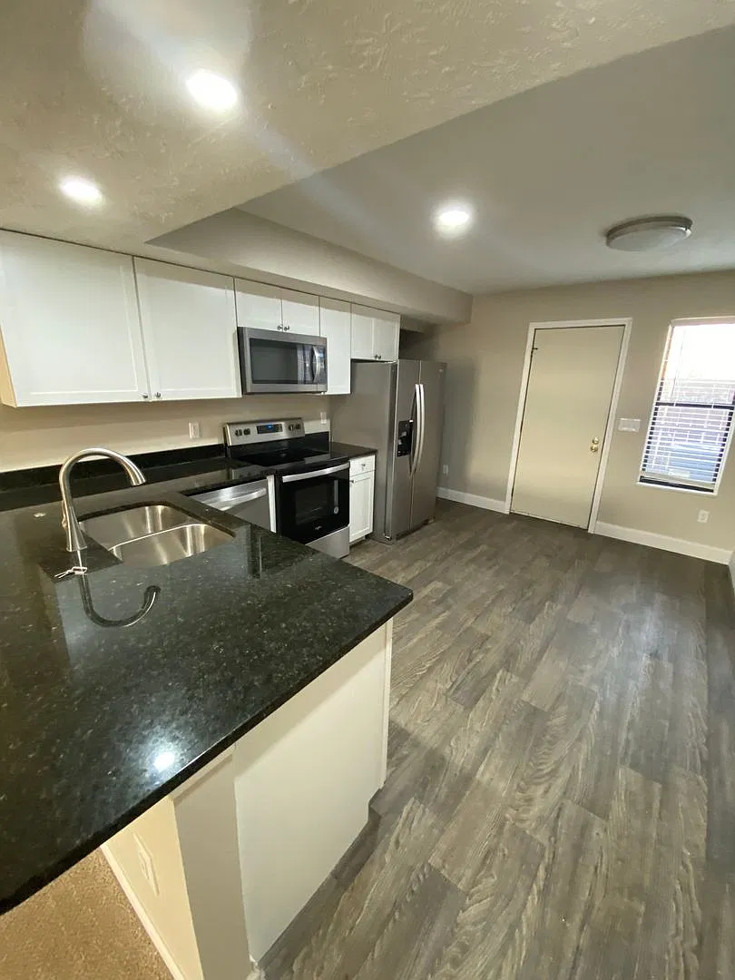 3243 Summerhill Lane Apartments — Photo 2