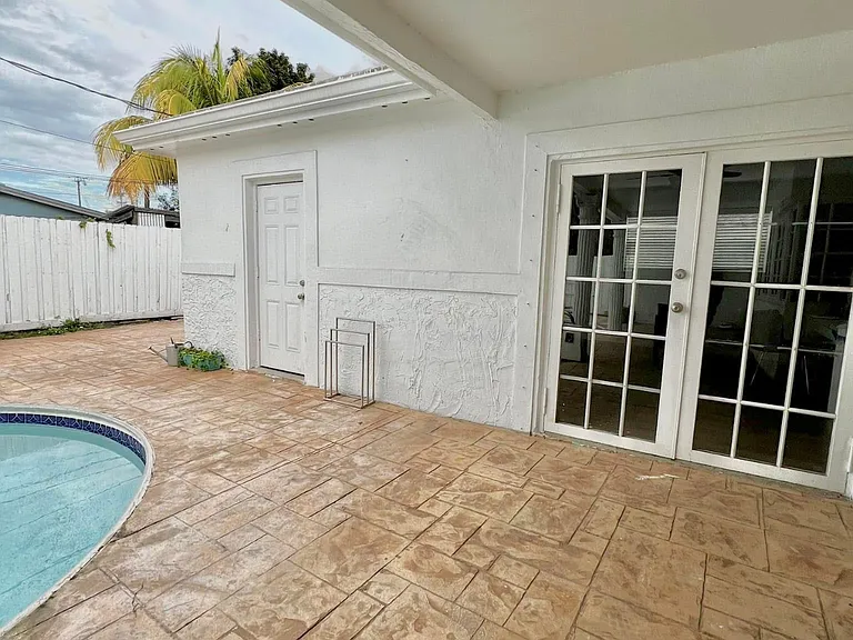 7131 Grandview Blvd — Photo 3