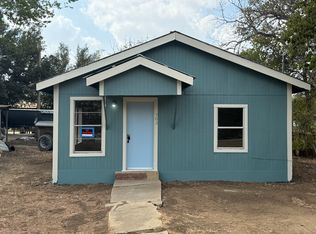 502 N Washington Ave, Nixon, TX 78140