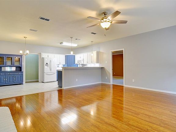 2nd image of 7508 Ashcroft Cir