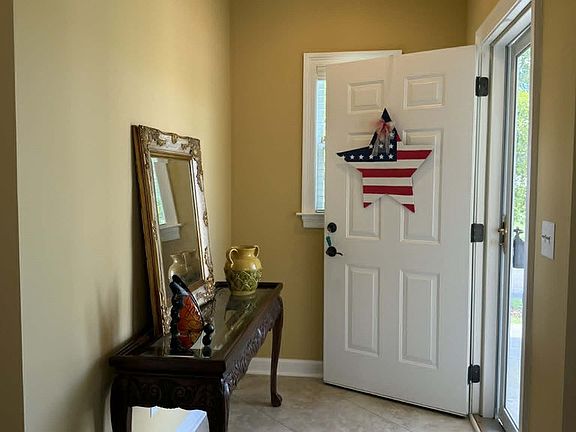 5th image of 302-1 Hidden Creek Cir