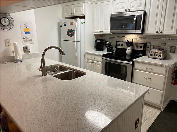 3rd image of 8703 Knightsbridge Ct APT A
