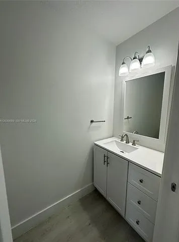 3 bed, 2.5 bath, 1868 sqft, $4,000 — Photo 3