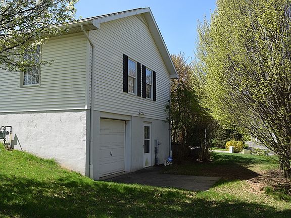 3rd image of 676 Tanager Dr