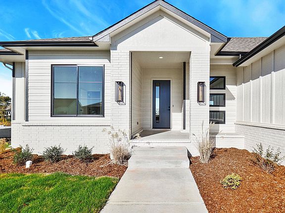 2nd image of 1118 W Lakeway Ct