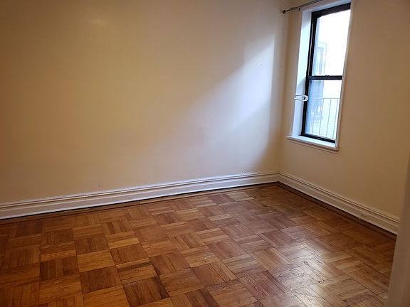 4th image of 18 E 21st St APT D1