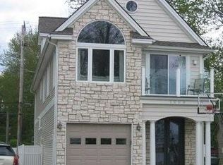 1509 E Lake Dr, Novi, MI 48377