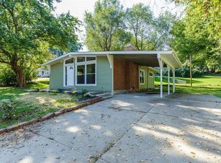 25 Woodlawn Dr, Saint Charles, MO 63301