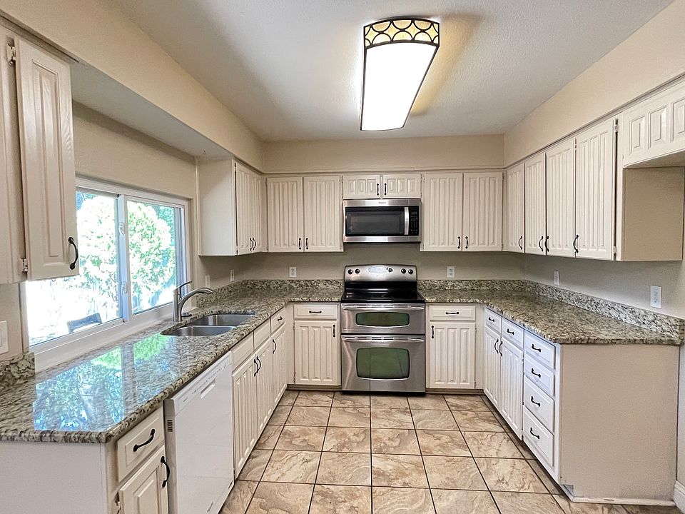 1st image of 3703 Mahonia Ct