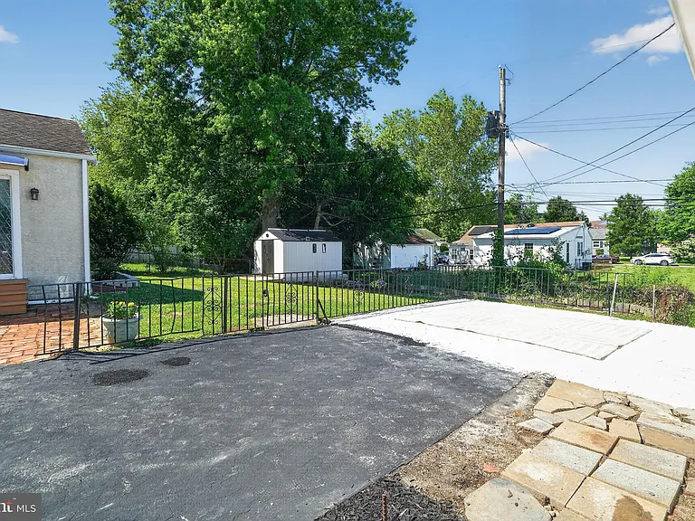 137 Walker Ln — Photo 32
