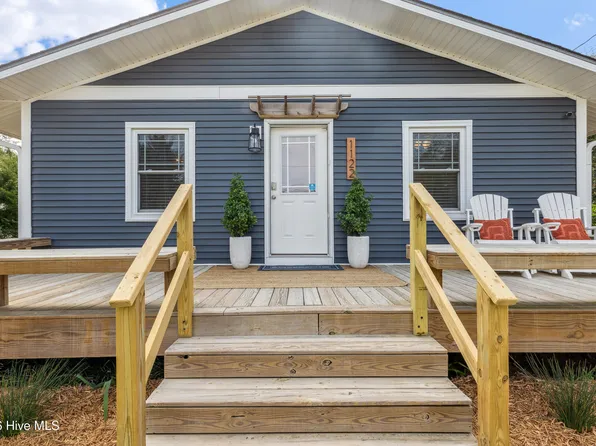 1122 S Topsail Drive, Surf City, NC 28445