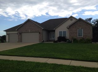 910 Waggoner Ave, Jerseyville, IL 62052