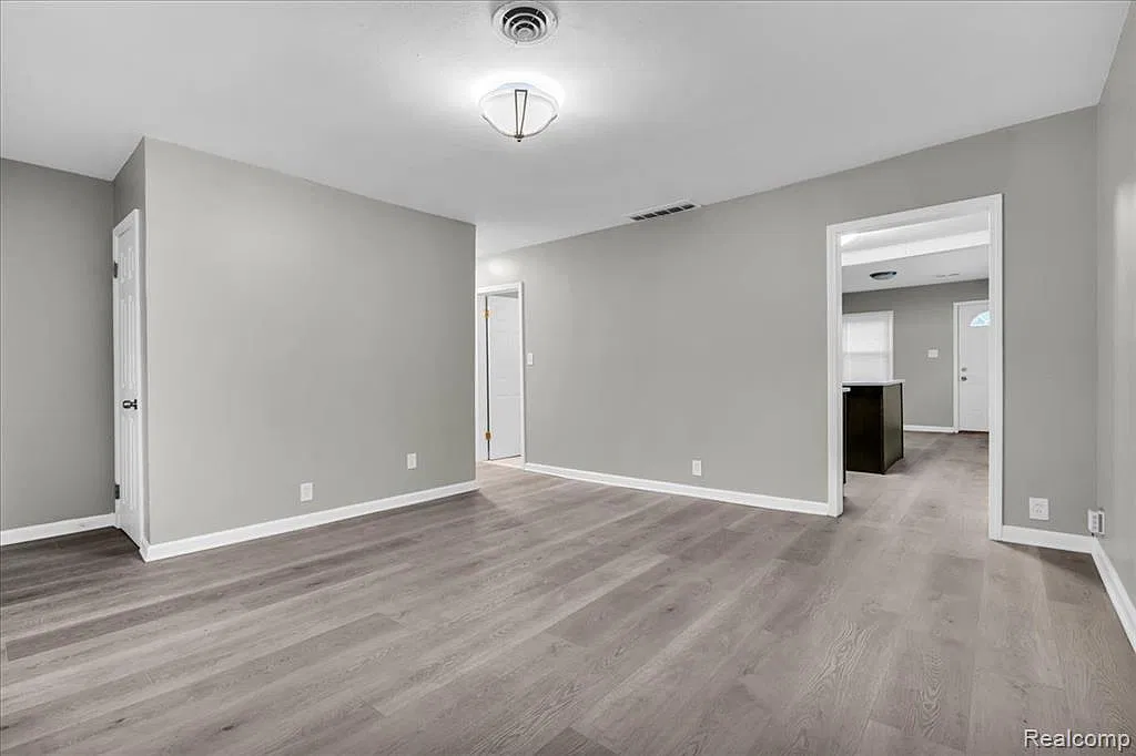 2 bed, 1.0 bath, 834 sqft, $1,800 — Photo 4