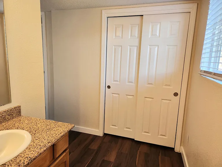212 San Clemente Ave NW — Photo 20