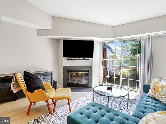 2nd image of 6903 Victoria Dr Unit K