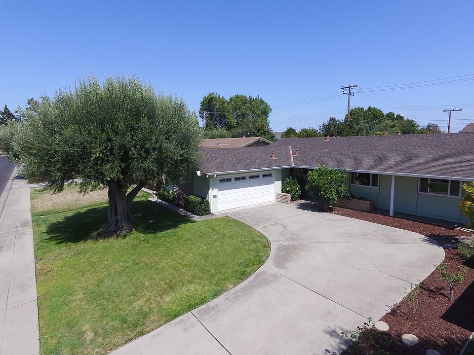 1st image of 2899 Toyon Dr