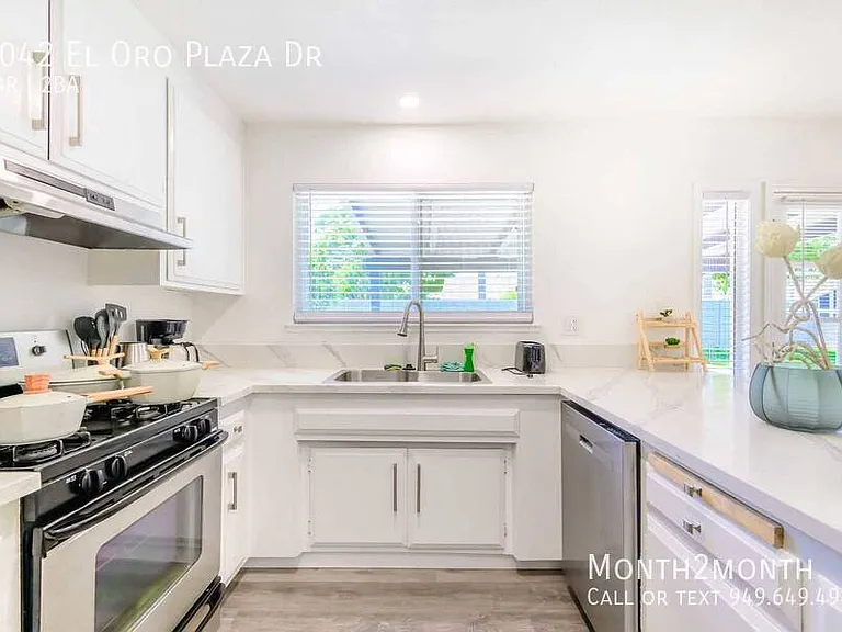 9042 El Oro Plaza Dr — Photo 12