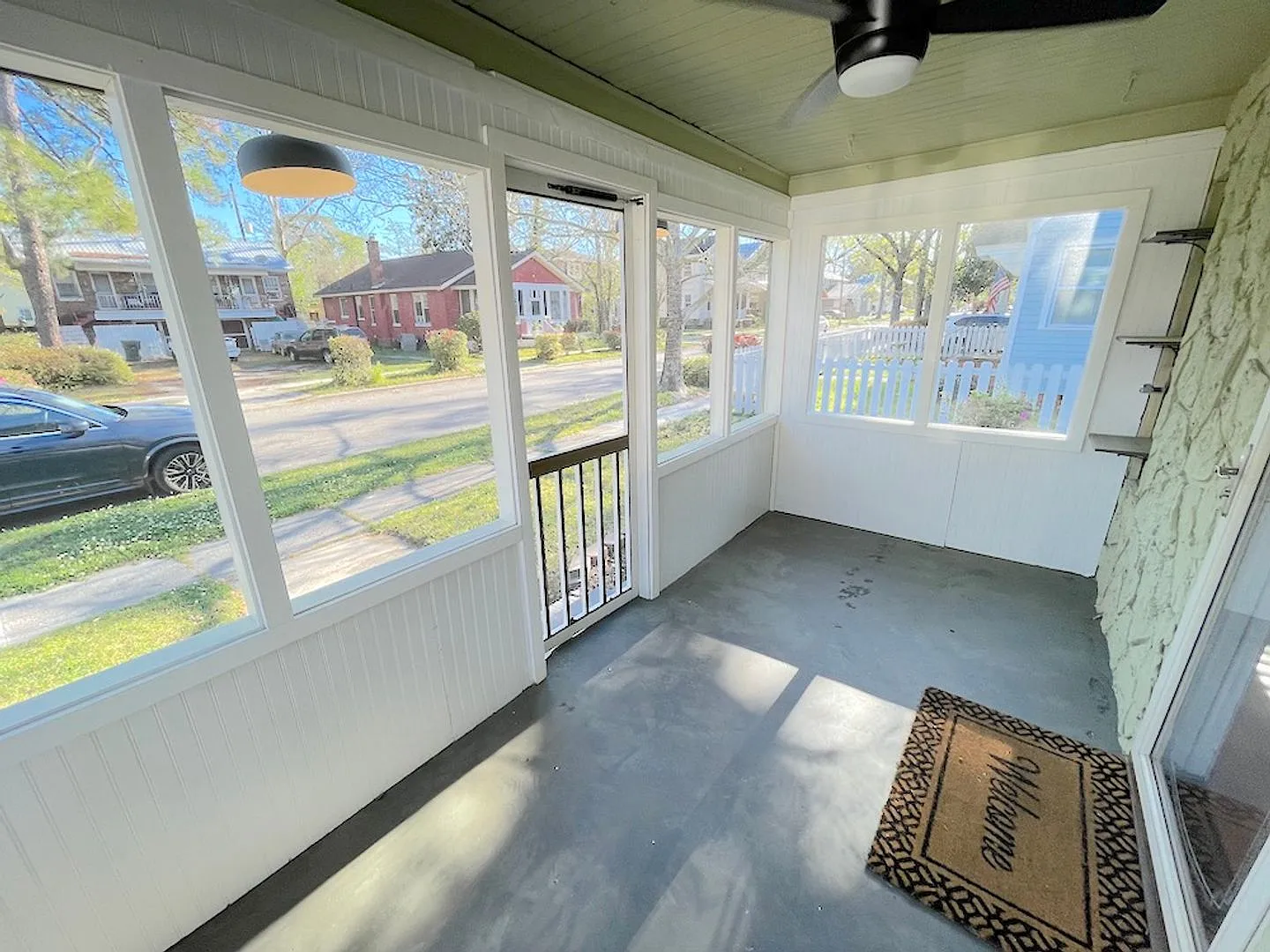 3 Bed | 2 Bath | Midtown | Fenced Yard — Photo 2