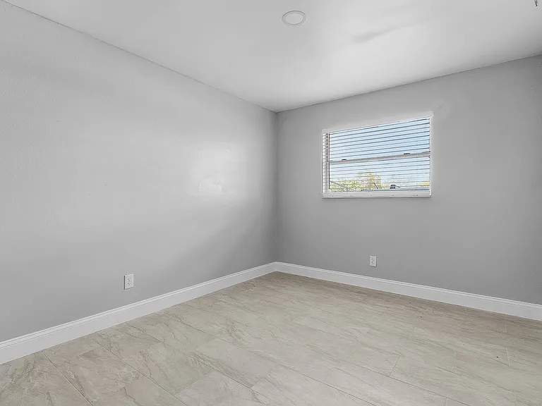 Midtown Villa — Photo 6