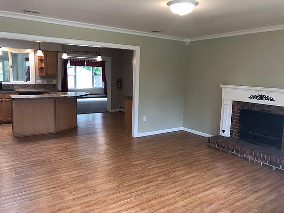 3rd image of 408 Lawrence Dr