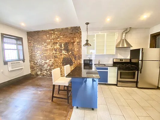 Rented by E Realty International Corp | media 18