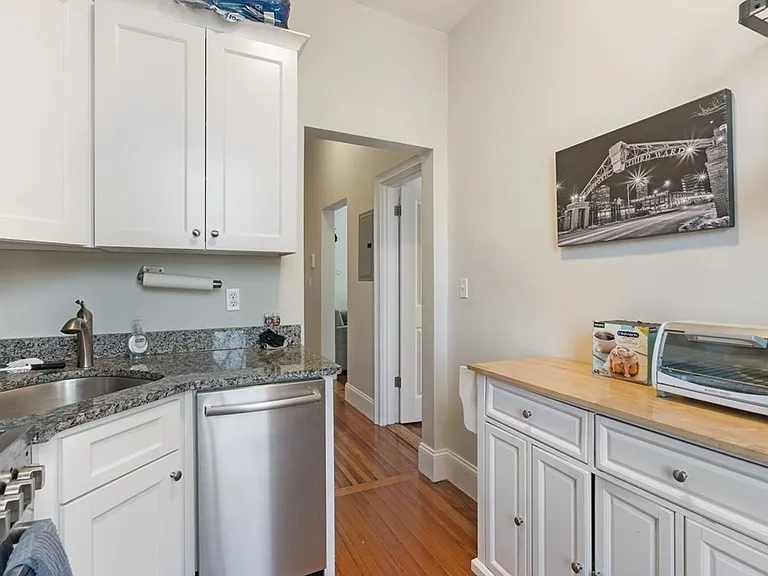 14 Gloucester St #3B — Photo 5