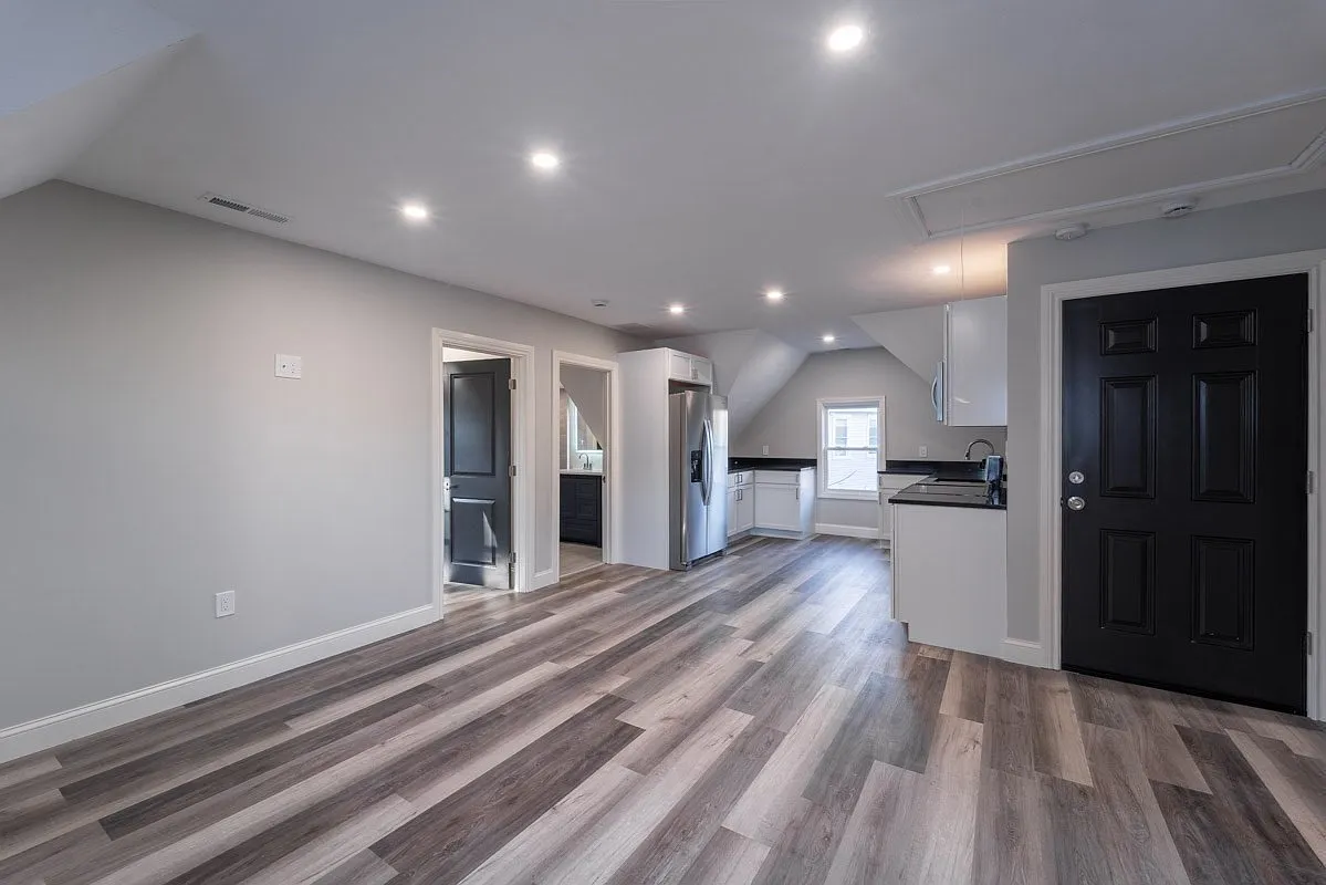 3 bed, 1000 sqft, $2,800 — Photo 3