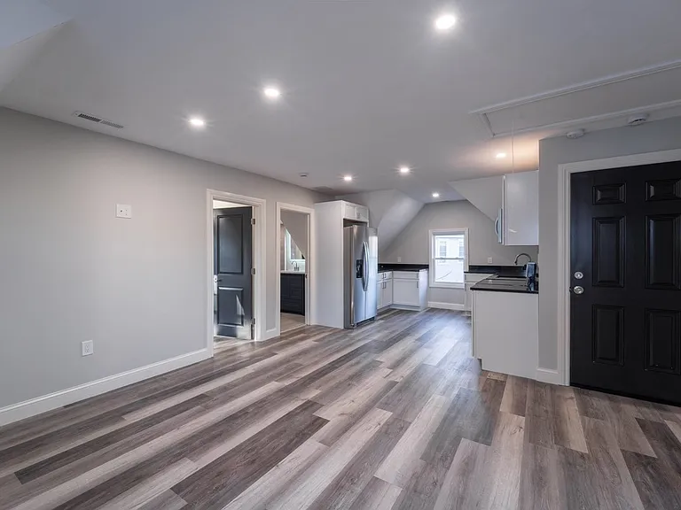 72 Florence St #2 — Photo 3