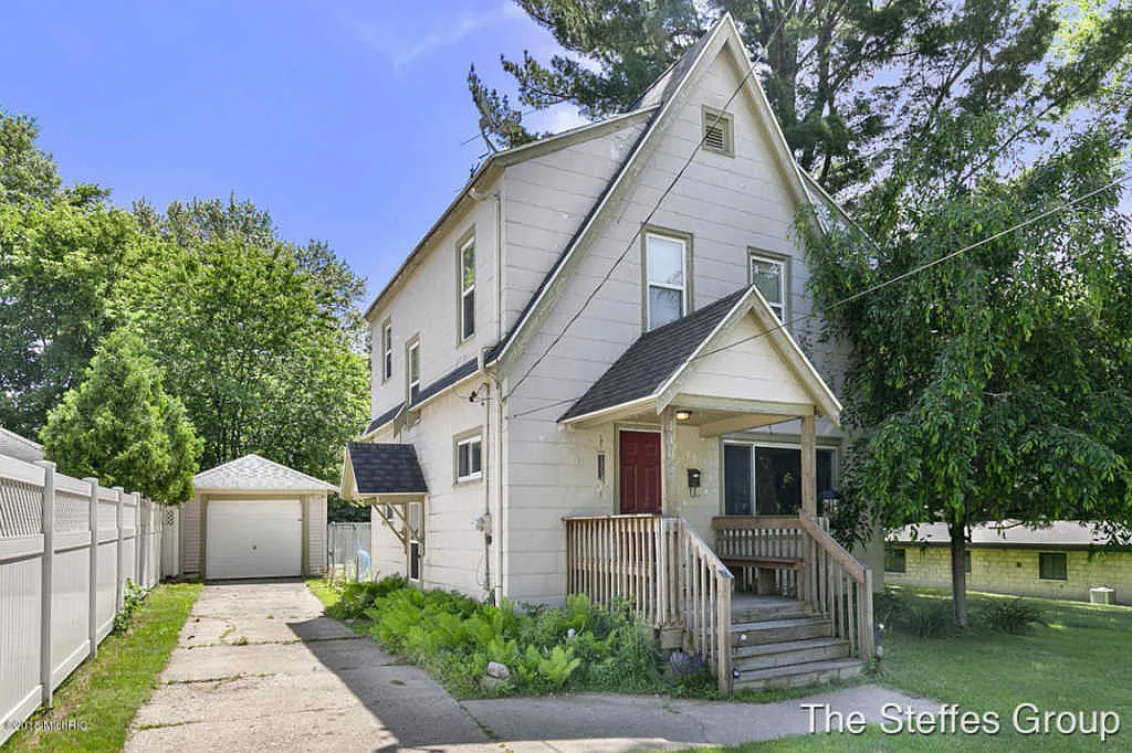 1108 Edmund Ave NE photo 1