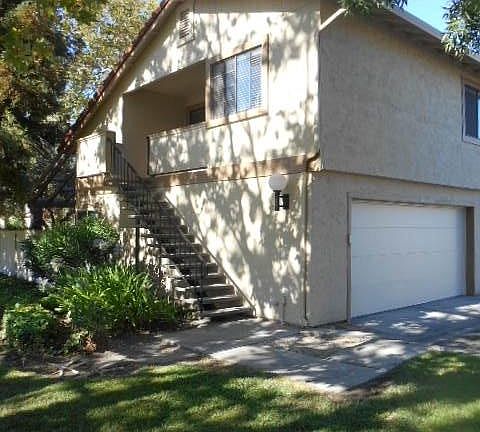 2nd image of 402 Colony Cove Dr