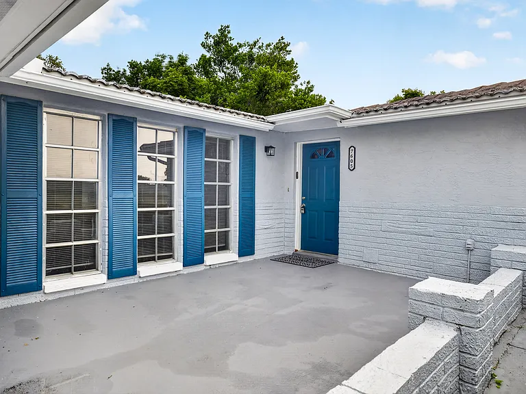 7605 Ilex Dr — Photo 2