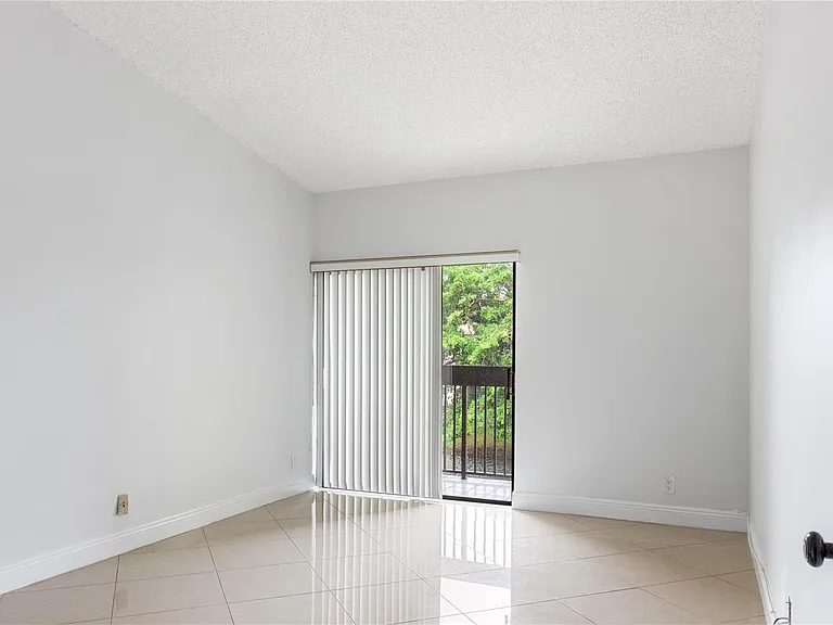2067 SW 15th St #232 — Photo 11