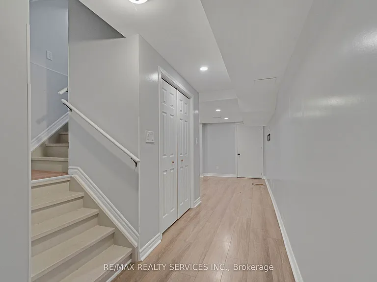 28 Manzanita Cres #BASEMENT — Photo 23