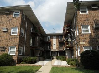3158 N Neenah Ave #1F, Chicago, IL 60634