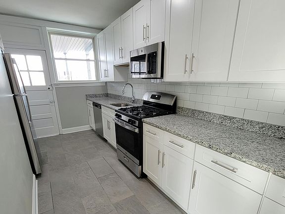 2nd image of 4150 N Sacramento Ave #3