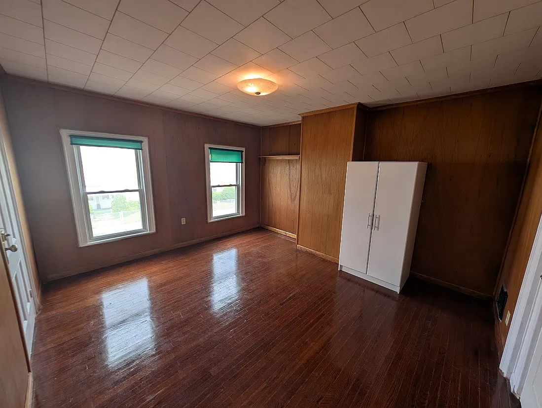 3 bed, 1350 sqft, $1,300 — Photo 2