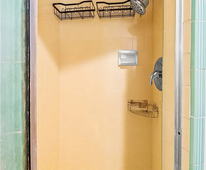 454 N Shattuck Pl — Photo 36