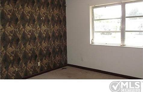 5th image of 109 SE Soneto Ct