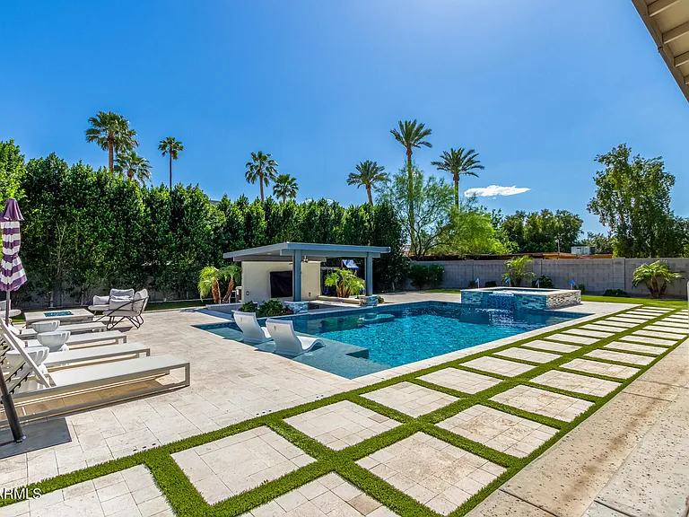 1629 E Montebello Ave — Photo 76