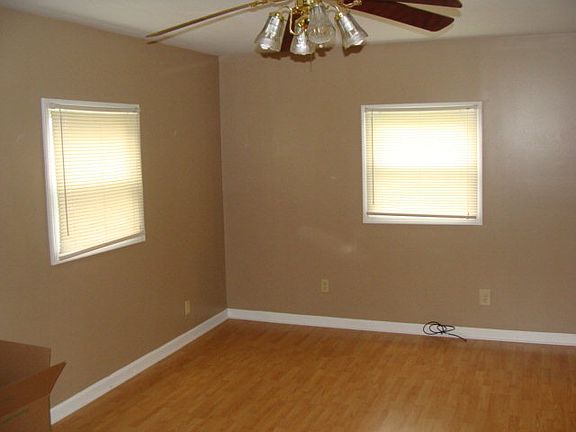 3rd image of 47 W End Blvd