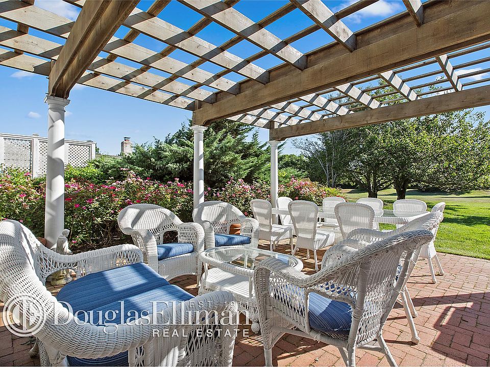 1st image of 4 Saint Andrews Cir