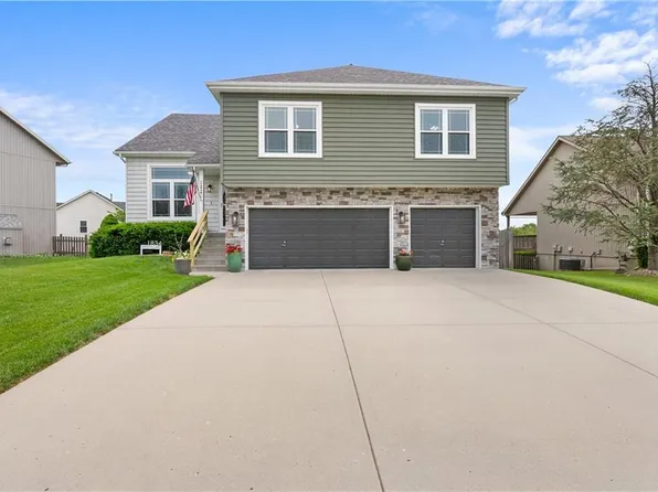1834 White Tail Ln, Liberty, MO 64068
