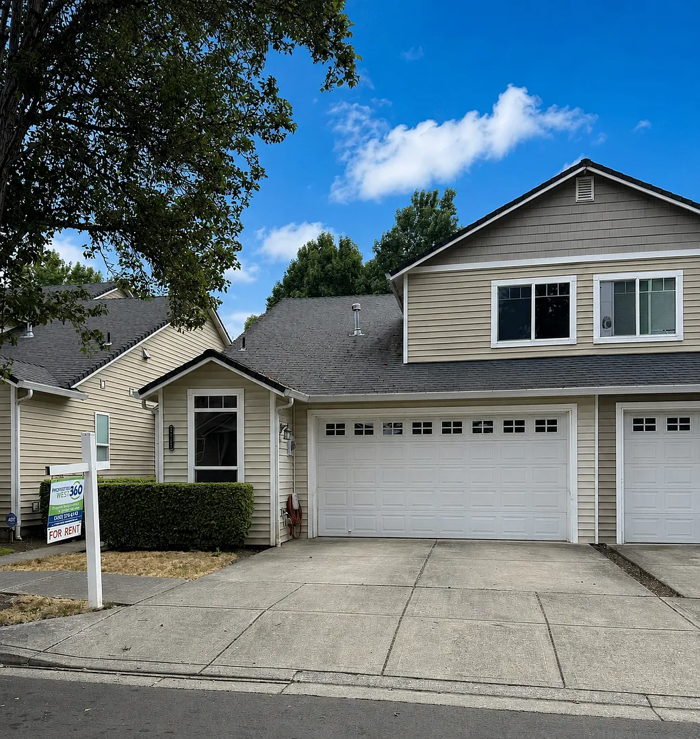 Spacious 3-Bedroom Vancouver Home with New Carpet & 2-Car Garage — Photo 1