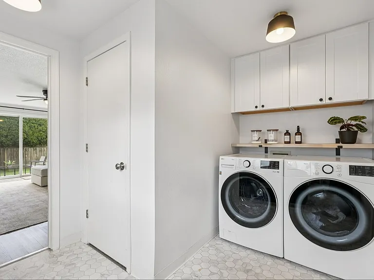 16001 NE 4th Way — Photo 11