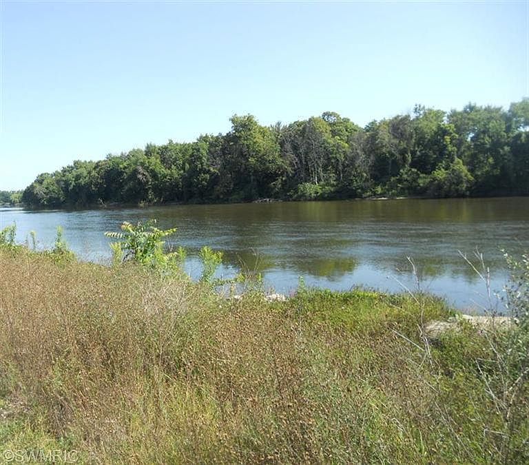 1st image of 2585 Bay Pointe Dr